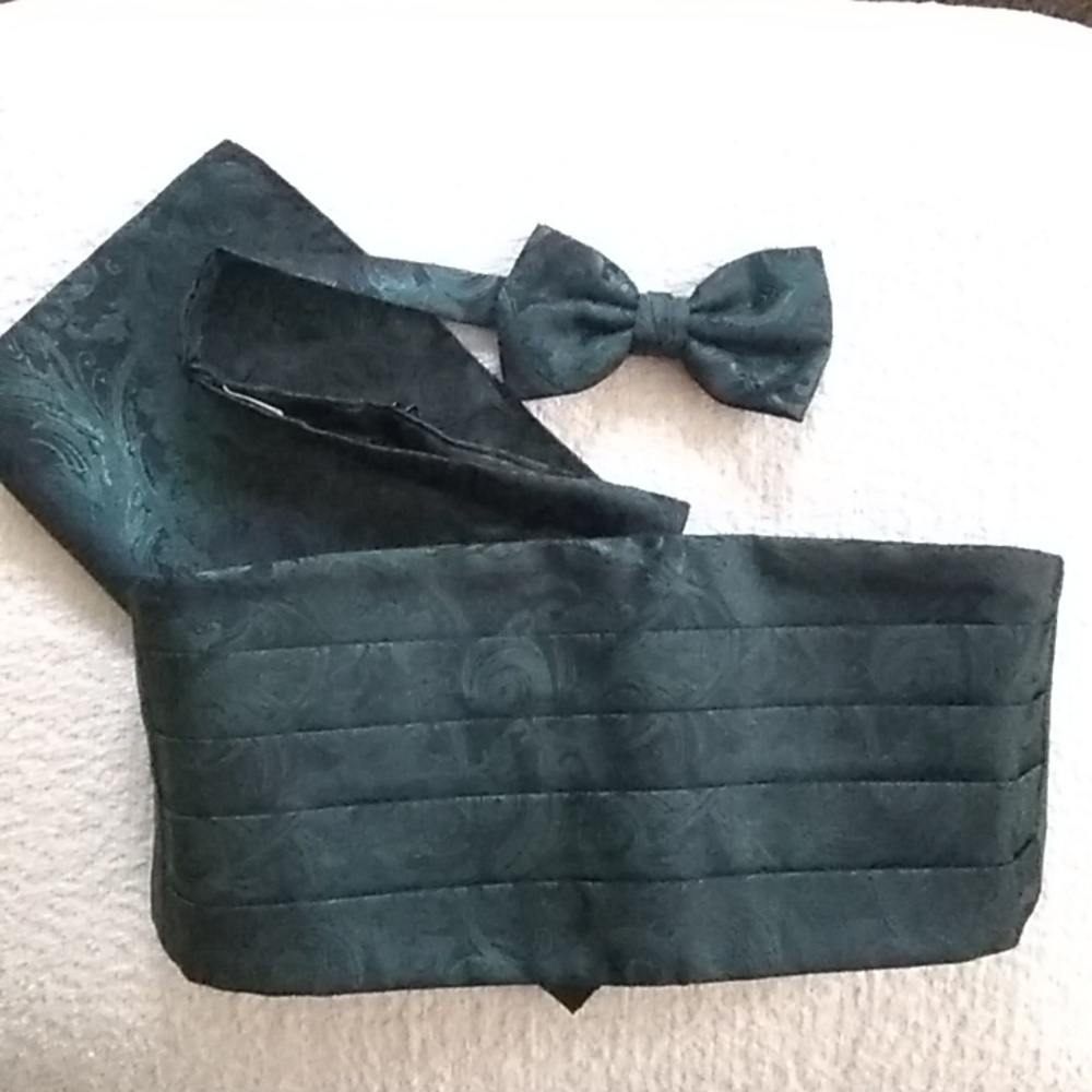 holly tapestry cummerbund set